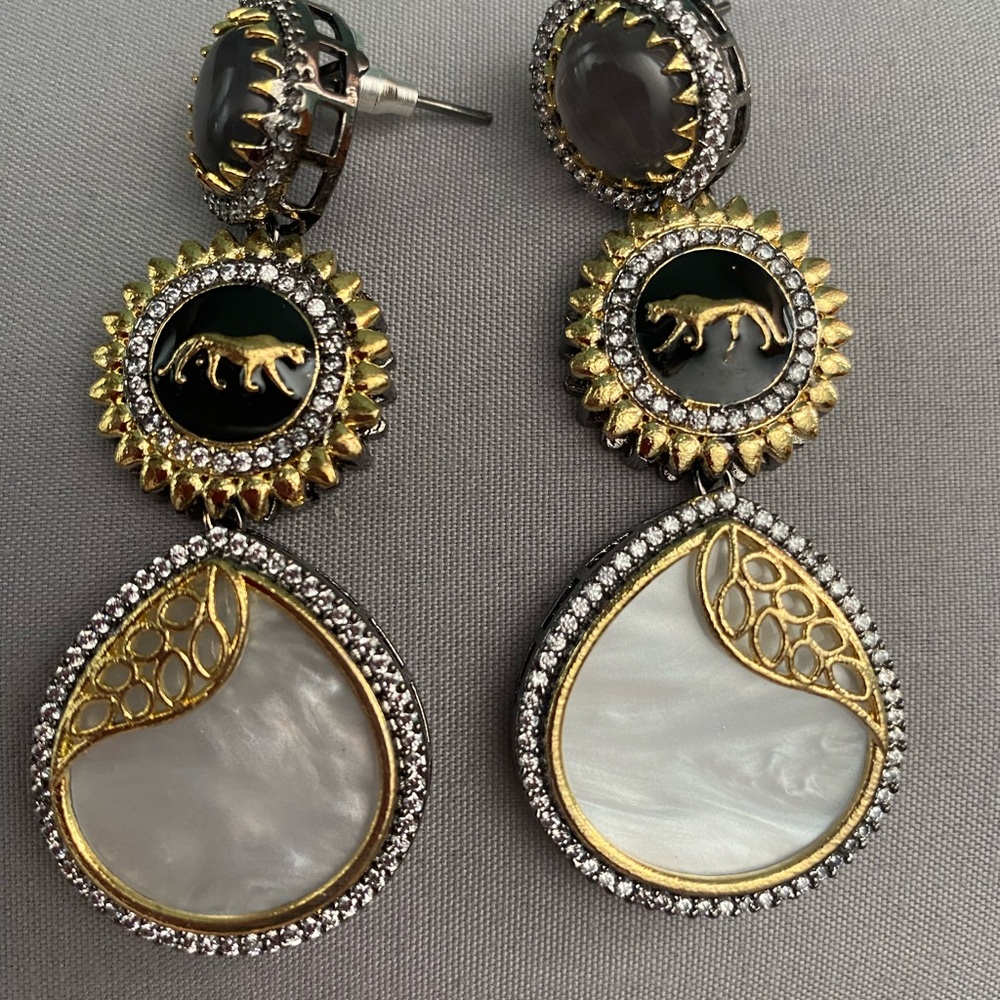 Earring/ Indian/ Pakistani
